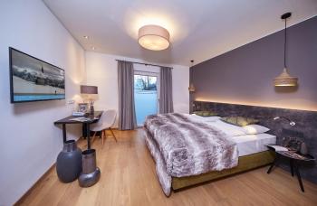 TWO TIMEZ - Boutique Hotel - with AC, Целль-ам-Зе (фото 4)