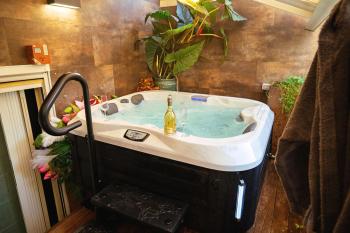 Haven Loft Como - Private Spa, Parking & Jacuzzi, Como (foto 2)