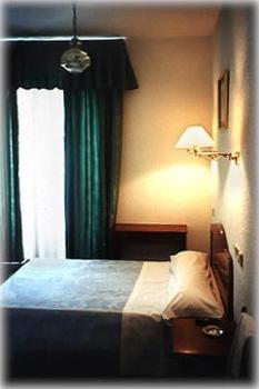 Hostal Rivera - Atocha, Madrid (foto 2)