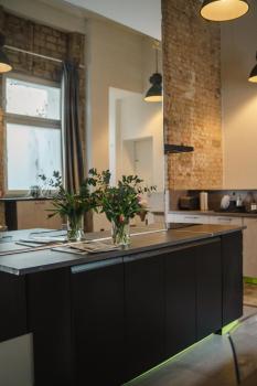 SC 00 LOFT by ROCKCHAIR Apartments l SUPERHOST Status l Unique & Style Loft 230 sqm 2 Floors Tablefootball Tabletennis 3 Bathrooms Boxspringbeds welcomes you!, Berlín (fotografie 3)