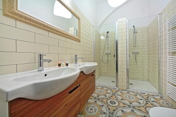 Charles Bridge Deluxe Apartment for 14 people - Self Check in, Praha (fotografie 4)