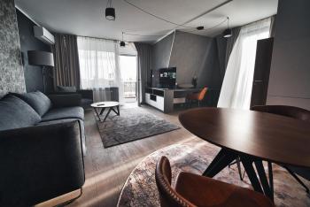 Modern Central Riga Apartment with Balcony, Gym, Parking & AC, Riga (fotografie 2)