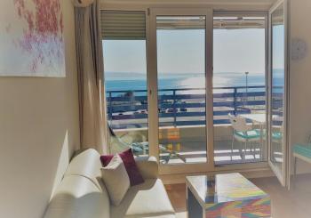 luxury beach front apt with seaside view and free parking, Split (photo 5)