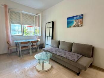 Grand studio de 30 m2 Promenade des Anglais - vue sur ville, Nice (fotografie 4)