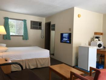 Algonquin Motel, South River (photo 5)