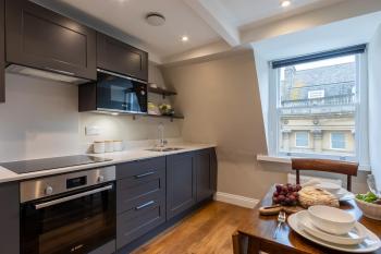 Spacious city-centre apartment in Bath, Bath (photo 5)