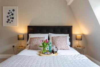 Spacious city-centre apartment in Bath, Bath (photo 3)