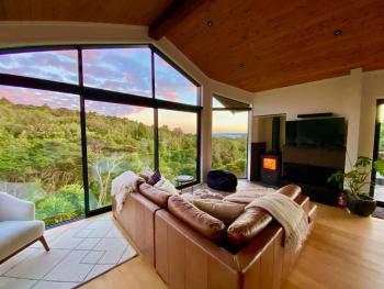 Nestled in Nature 3 Bedroom Treetop Retreat with Spa Pool & Sauna, Raglan (zdjęcie 4)
