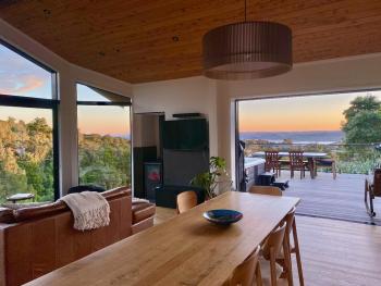 Nestled in Nature 3 Bedroom Treetop Retreat with Spa Pool & Sauna, Raglan (zdjęcie 2)