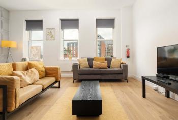 Spacious apartment for groups in City Centre, Liverpool (photo 2)