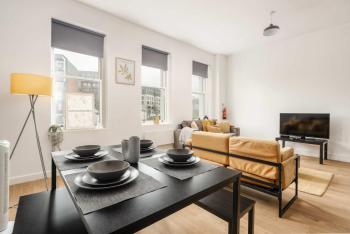 Spacious apartment for groups in City Centre, Liverpool (photo 3)