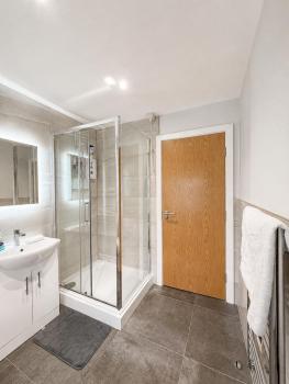 Modern 1 Bedroom Apartment, Prime Location in Liverpool City Centre, Liverpool (photo 4)