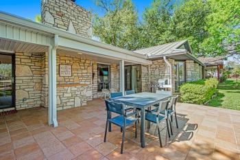 Spacious & Elegant Haven with Huge Yard, Updated Interior, AC, & Fast WiFi, Horseshoe Bay (foto 2)