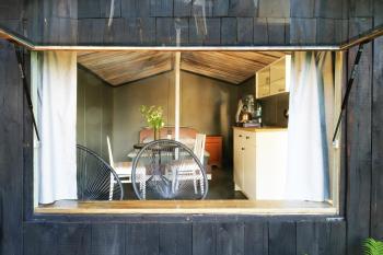 Minimalist riverside hideout, Riga (Foto 4)