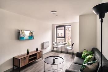 Smart 1 Bedroom Apartment in Liverpool Centre, Liverpool (photo 2)