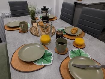 Modern 4-Bed House, Free Parking & WiFi in Swinton, Manchester (photo 4)