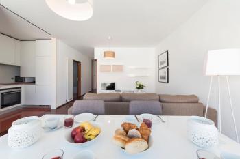 LovelyStay - Casas Brancas - Modern Apartment with Balcony & free private parking, Porto (fotografie 4)