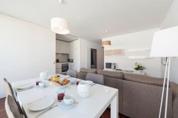 LovelyStay - Casas Brancas - Modern Apartment with Balcony & free private parking, Porto (fotografie 3)