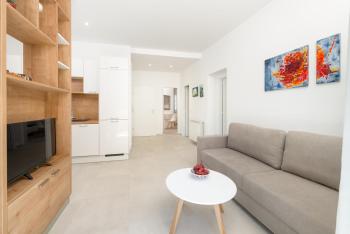 Urban Chic LUXE apartments near Beach Bačvice & CENTRE, Split (photo 2)