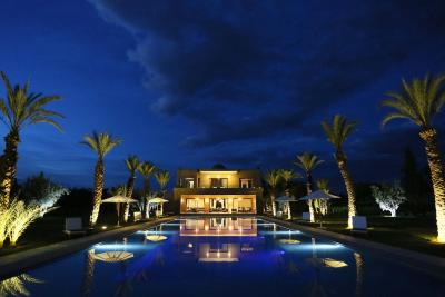 Adnaa - Modern Villa with 2 pools, sauna, hammam, tennis court & home cinema