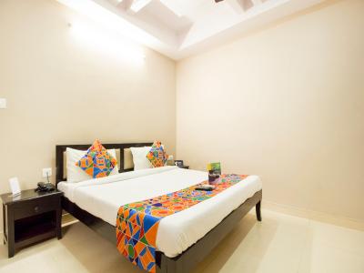 FabExpress Travelers Lodge