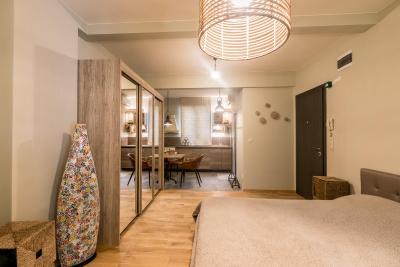 Este Apart - Top center