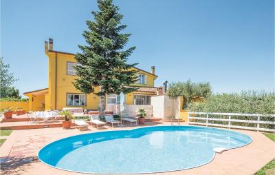 Nice Home In Roma With Jacuzzi, Wifi And Outdoor Swimming Pool