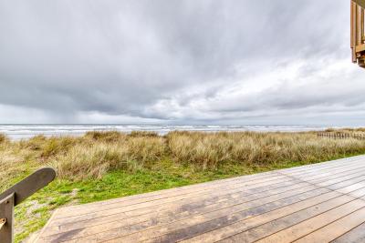 Rockaway Beach Cozy Cabin