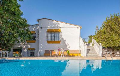 Nice Home In Tomares With 7 Bedrooms, Wifi And Swimming Pool