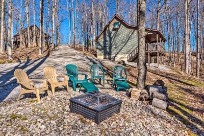 Quiet and Private Cabin about 5 Mi to Dale Hollow Lake!