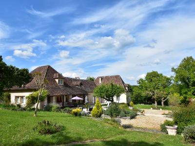 Luxurious Mansion in Aquitaine with Swimming Pool