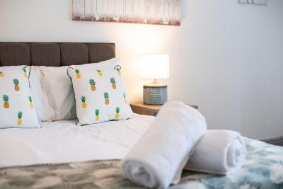Garden, Spacious, Parking, TV in All Rooms!