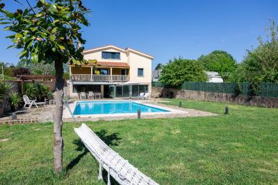 LE LLAR, Casa con piscinas cerca de Santiago de Compostela - CLIMATIZADA