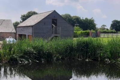 Swallows Retreat: A Country Loft Apartment