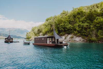 Les Toues Cabanées du lac