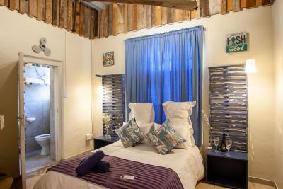 Strand Family studio en-suite 6 sleeper Kitchenette Helderberg CT