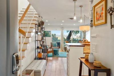 Condo By The Bay! Treehouse Feel 2BR in Sausalito condo