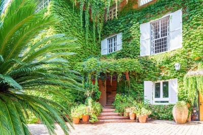 A green gate to Rome