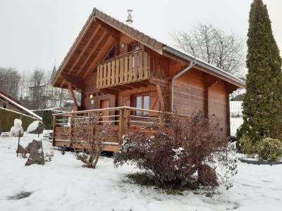 Wooden chalet in Vosges by a pond