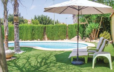 Nice Home In Riba-roja De Tria With Jacuzzi, Wifi And Outdoor Swimming Pool