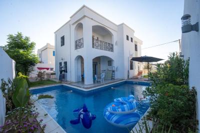 Villa meublée avec piscine et abri de voiture