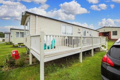 6 Berth Caravan With Decking At Kessingland Beach In Suffolk Ref 90045sg