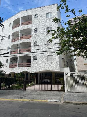Apê Charmoso Ed Carpentier a 200m da Enseada 2 Quartos, Cozinha Americana e Conforto para 6 Pessoas