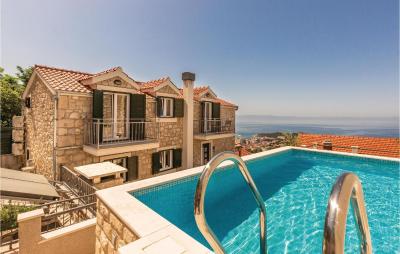 Awesome Home In Makarska With Jacuzzi, Wifi And Outdoor Swimming Pool