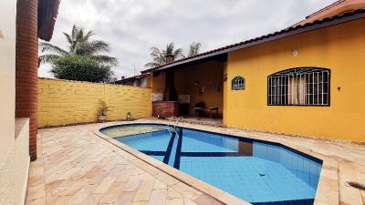 Piscina, Churrasqueira, Wi-Fi, SmartTv, 4dorm, Comércios na porta