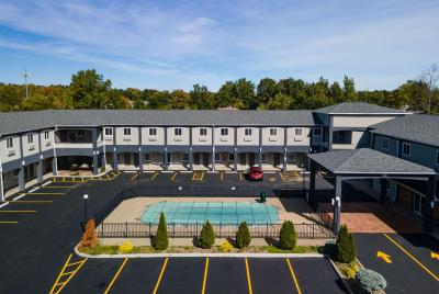 Days Inn & Suites by Wyndham Niagara Falls/Buffalo