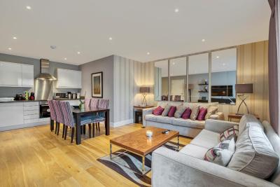 Modern 2 bedroom & 2 bathroom apartment in Fulham
