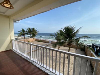 Oceanfront Wavecrest Hotel