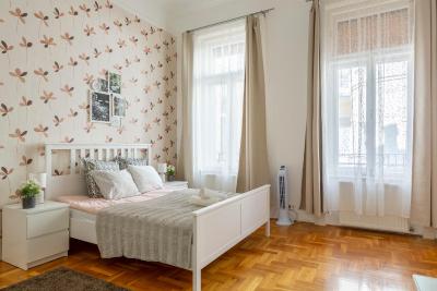 Deluxe Dream Home in the Center