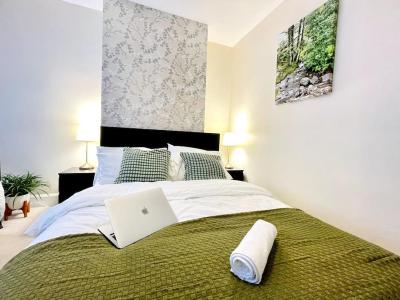 Elegant London home with Free 5G Wi-Fi, Garden, Workspace, Free Parking, Full Kitchen